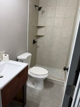 821 Everett Springs Rd in Calhoun, GA - Foto de edificio - Building Photo