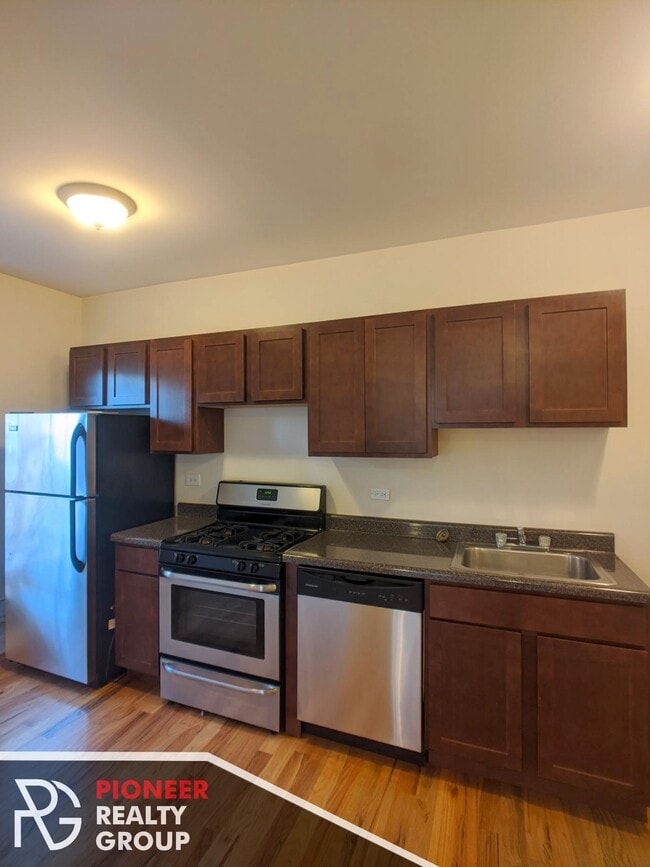 property at 949 W Cornelia Ave