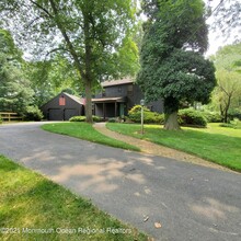 16 E Larchmont Dr in Colts Neck, NJ - Building Photo - Building Photo