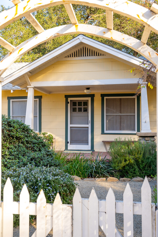 508 Drown Ave in Ojai, CA - Building Photo - Building Photo