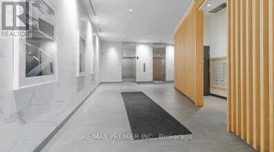 120-120 Varna Dr in Toronto, ON - Building Photo - Building Photo
