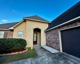 18176 Old Reserve Dr in Prairieville, LA - Building Photo