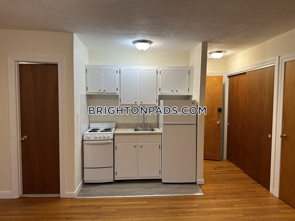 180 N Beacon St-Unit -21 in Watertown, MA - Building Photo