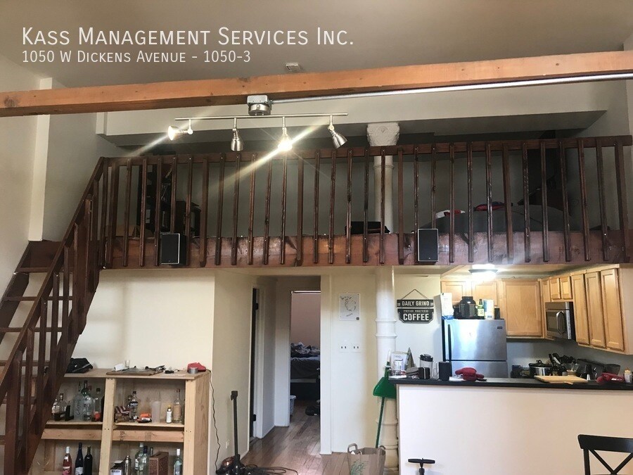 1050 W Dickens Ave in Chicago, IL - Building Photo