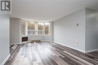 35 Green Valley Dr in Kitchener, ON - Building Photo - Building Photo