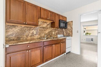 751 Hummingbird Way in North Palm Beach, FL - Foto de edificio - Building Photo