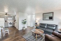 2228 E Desmet Ave, Unit #3 in Spokane, WA - Building Photo - Building Photo