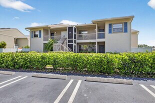 21 Eastgate Dr in Boynton Beach, FL - Building Photo