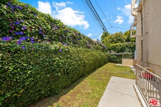 843 N Martel Ave in Los Angeles, CA - Building Photo - Building Photo