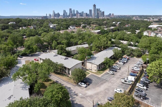 1304 Mariposa Dr in Austin, TX - Foto de edificio - Building Photo