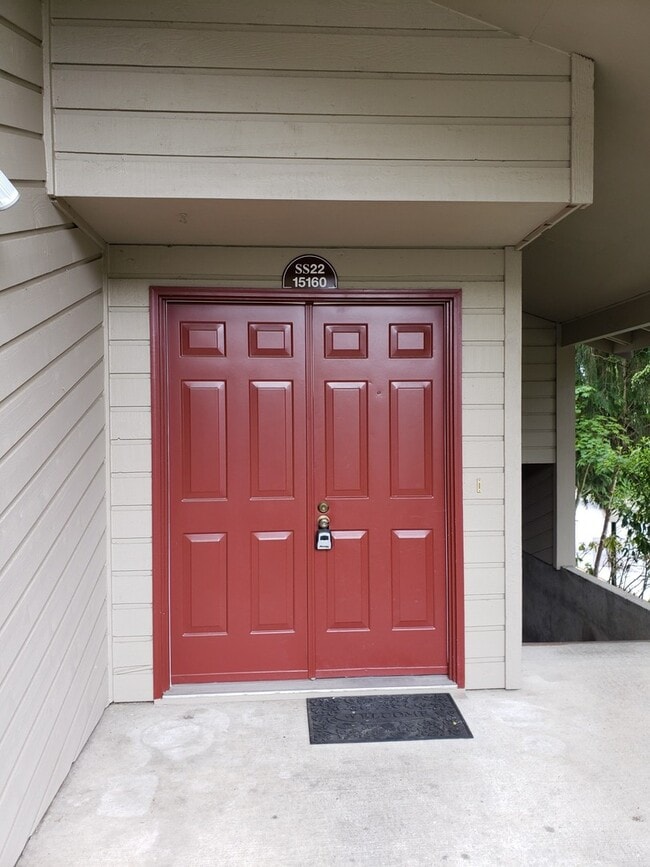 15160 Sunwood Blvd in Tukwila, WA - Building Photo - Building Photo