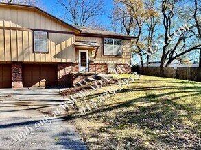 6127 Monrovia St in Shawnee, KS - Foto de edificio - Building Photo