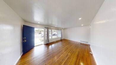 6244 Mary Ln Dr in San Diego, CA - Building Photo - Building Photo