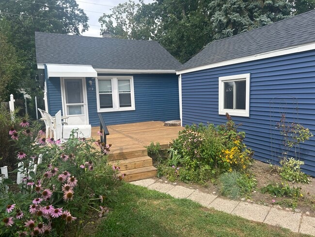 property at 719 Hawthorn Ave