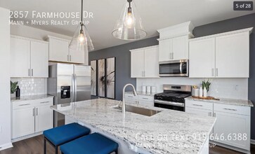 2857 Farmhouse Dr in Apex, NC - Building Photo - Building Photo