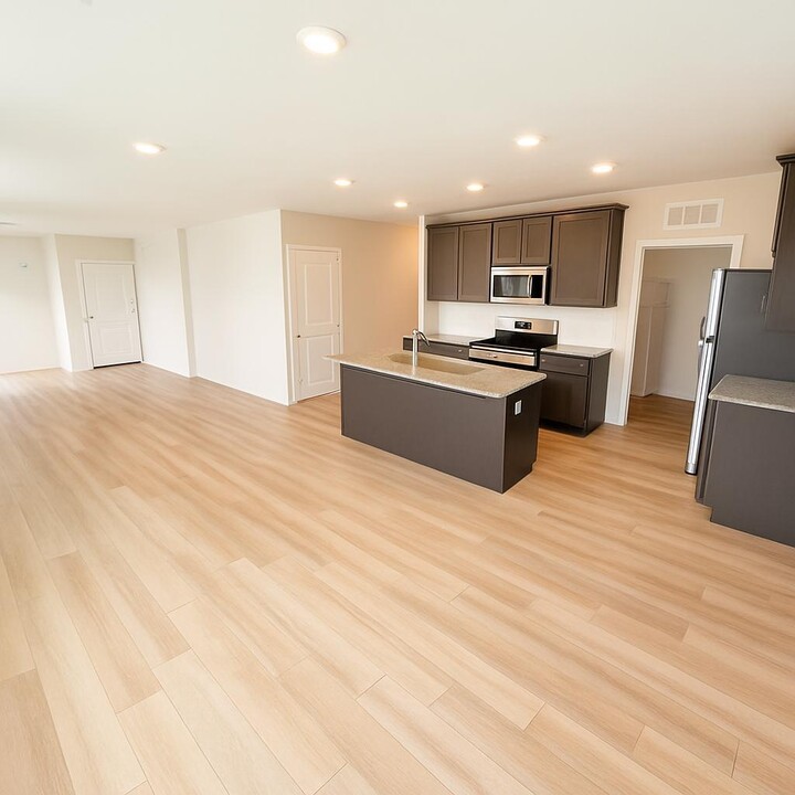 311 Tower Ridge Cir in Scotchtown, NY - Building Photo