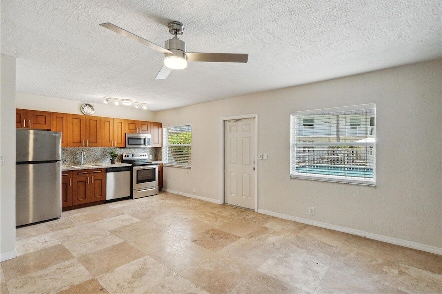 1470 N Dixie Hwy, Unit 4 in Fort Lauderdale, FL - Building Photo