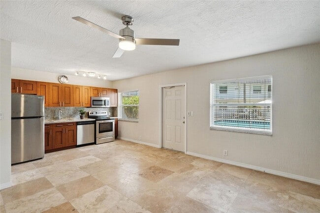 property at 1470 N Dixie Hwy
