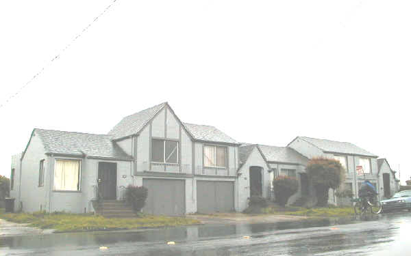 2209 Ohio Ave in Richmond, CA - Building Photo - Building Photo