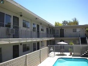 Surfside Apartments in Modesto, CA - Building Photo - Building Photo