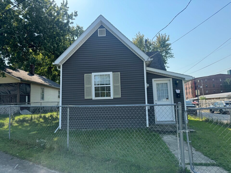 1303 E Murden St in Kokomo, IN - Building Photo