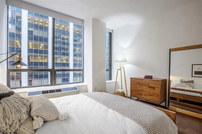 128 Water St, Unit 2401 in New York, NY - Building Photo - Building Photo