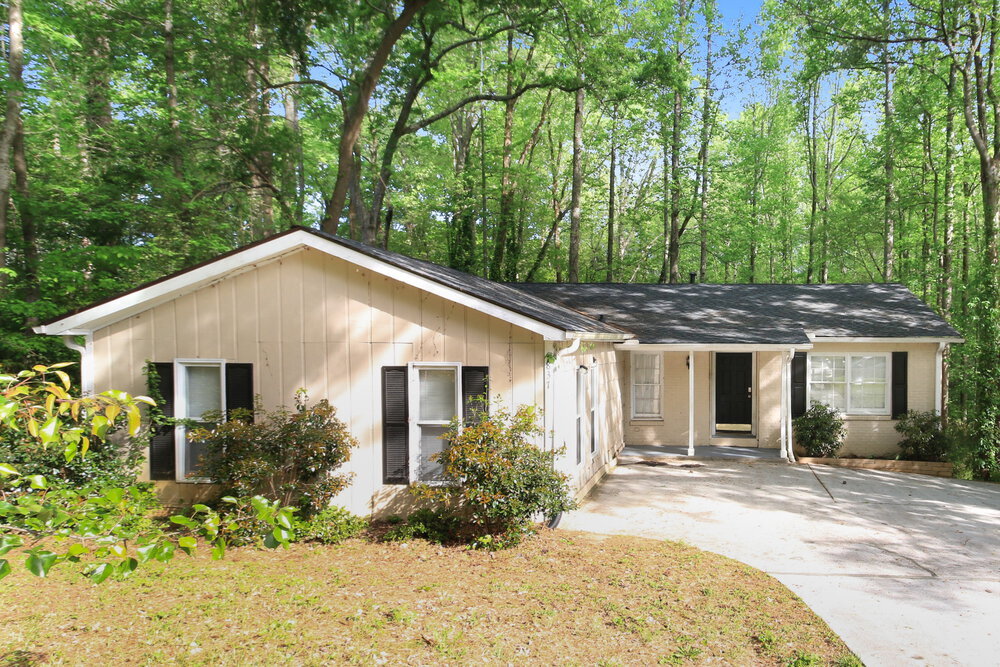 837 Hemingway Rd in Stone Mountain, GA - Building Photo