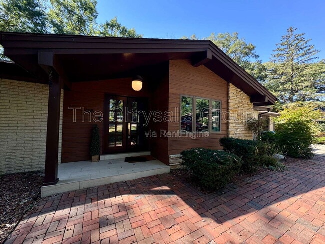 property at 206 Forest Park Pl
