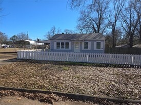1711 W 17th St in Texarkana, TX - Building Photo