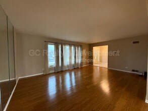 609 Pinecroft Dr in Roselle, IL - Building Photo - Building Photo