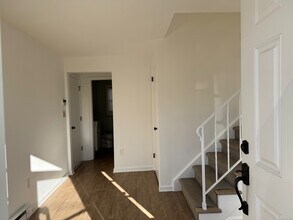 15 Sunwich Rd in Norwalk, CT - Building Photo - Building Photo