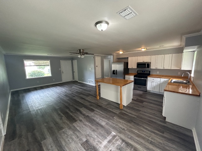property at 11090 Beverly Rd