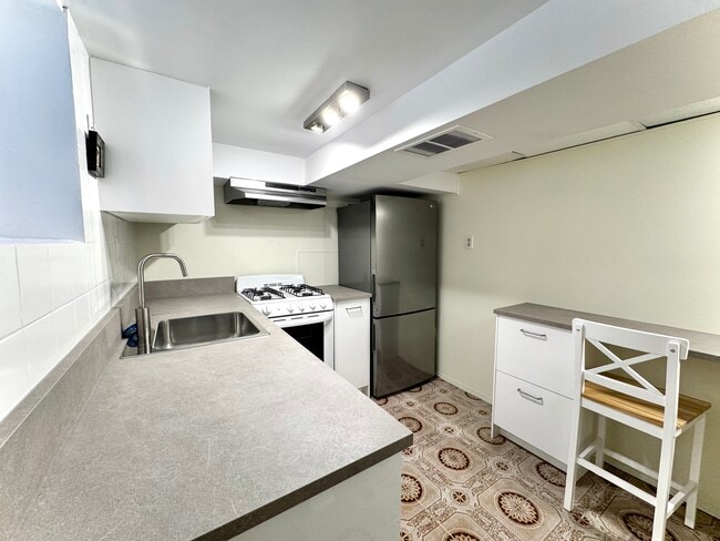 154 Delaware Ave in Toronto, ON - Building Photo - Building Photo