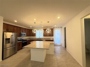 11622 Midnight Melody Ave in Las Vegas, NV - Building Photo - Building Photo
