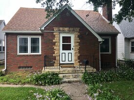 440 E 30th St in Davenport, IA - Building Photo