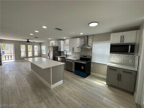 9161 Seville Rd in Ft. Myers, FL - Building Photo - Building Photo