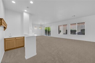 2184 Waterton Rivers Dr in Henderson, NV - Foto de edificio - Building Photo