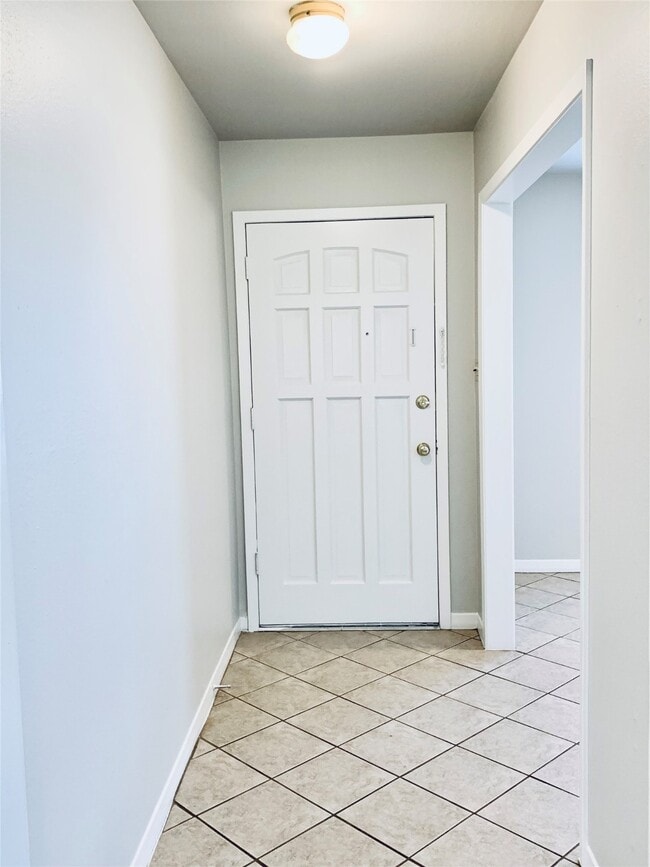 225 Crest Hill Dr in Conroe, TX - Building Photo - Building Photo