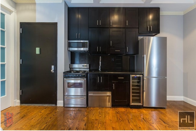 West 103rd Street, Unit 2R in New York, NY - Building Photo - Building Photo