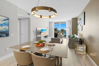 4111 S Ocean Dr in Hollywood, FL - Building Photo - Building Photo