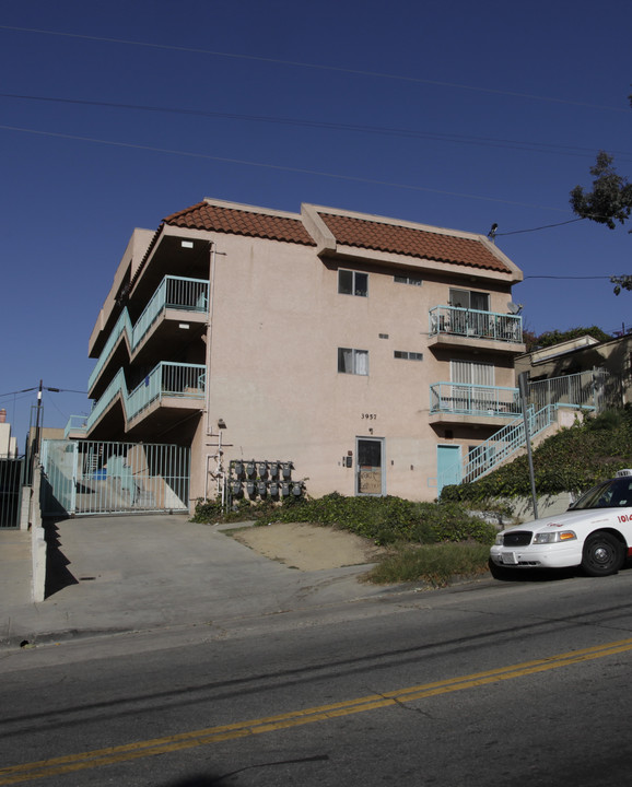 3957 Melrose Ave in Los Angeles, CA - Building Photo