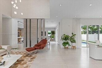 7440 NW 100th Ct in Doral, FL - Building Photo - Building Photo