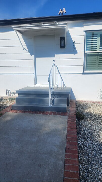 6069 Comey Ave, Unit 6069 in Los Angeles, CA - Building Photo