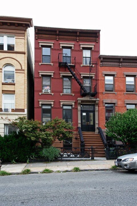 207A 18th St in Brooklyn, NY - Building Photo