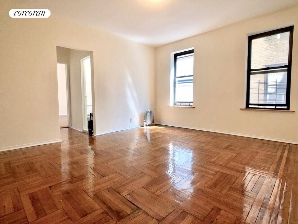 560 Isham St in New York, NY - Building Photo
