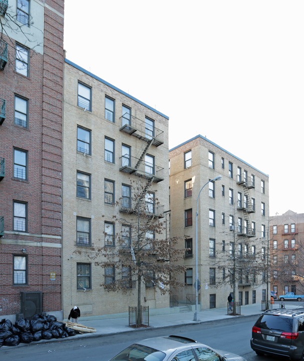 21 W Mosholu N in Bronx, NY - Building Photo