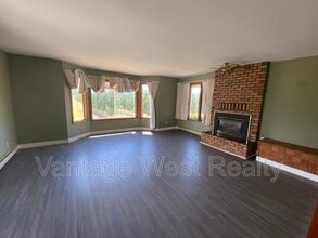 4221 Spiers Rd in Kelowna, BC - Building Photo - Building Photo