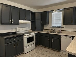 2105 W Juniper St in Roswell, NM - Building Photo - Building Photo