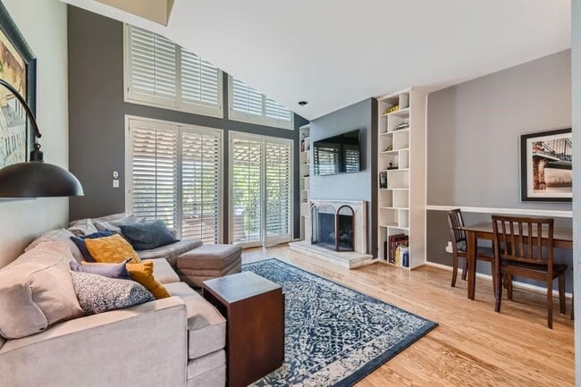property at 606 W Lynn St