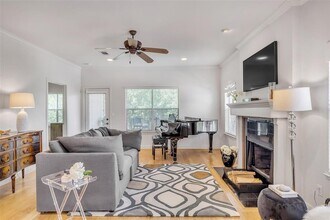 5511 Oakwood Cove in Austin, TX - Building Photo - Building Photo